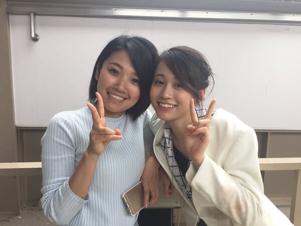 橋本梓と前田敦子のツーショット写真