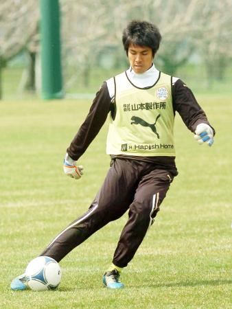 中村隼